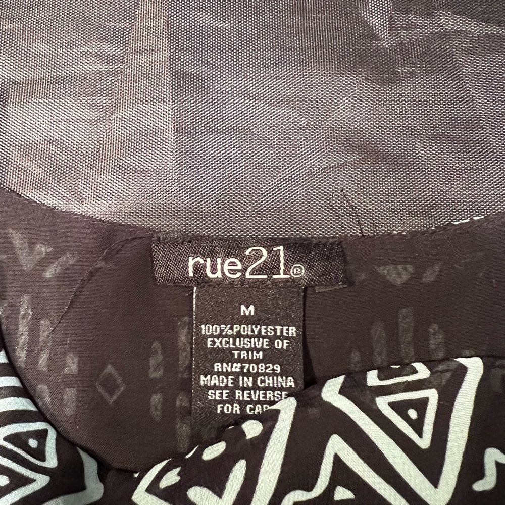 Cropped Rue21 Tank. Size medium - Picture 3 of 4